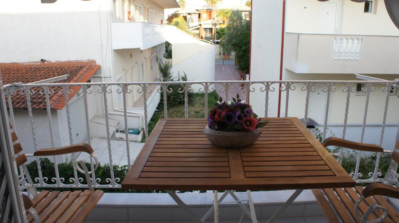 Apartment Christina Pefkochori Bagian luar foto